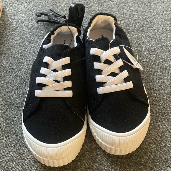 3 pairs wonder nation canvas style shoes - Picture 5 of 11